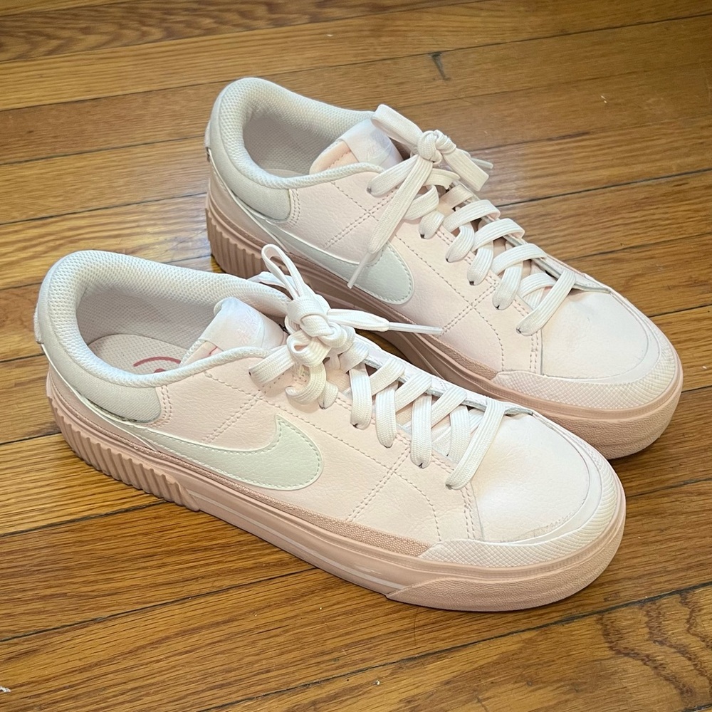 Women’s Court Legacy Lift 'Light Soft Pink'
Nike Sneakers
